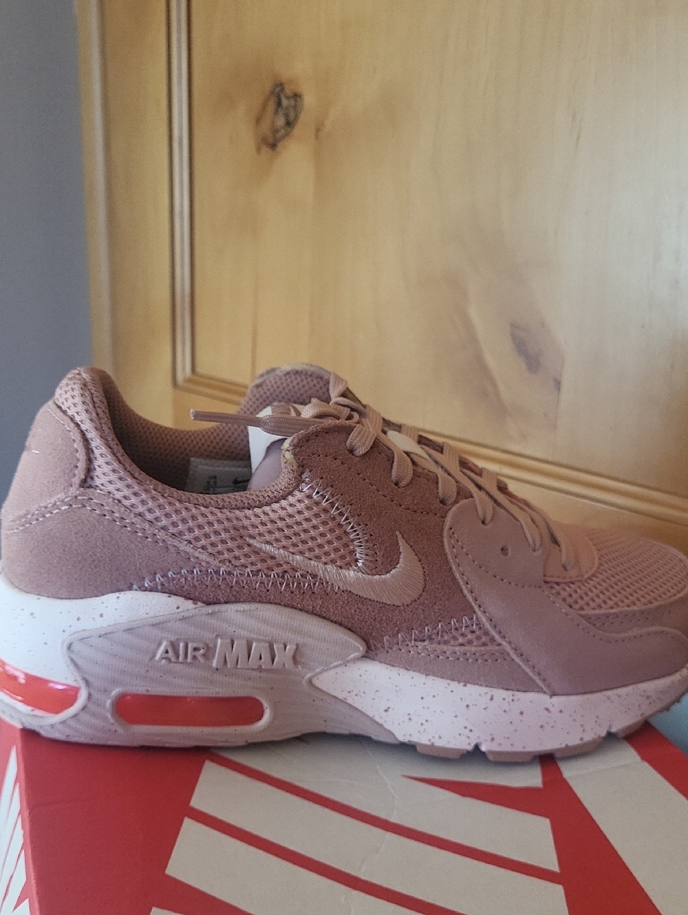 Nike Air Max Excee Rose Whisper Women's 5.5 Medium.Brand New Out Of Box.